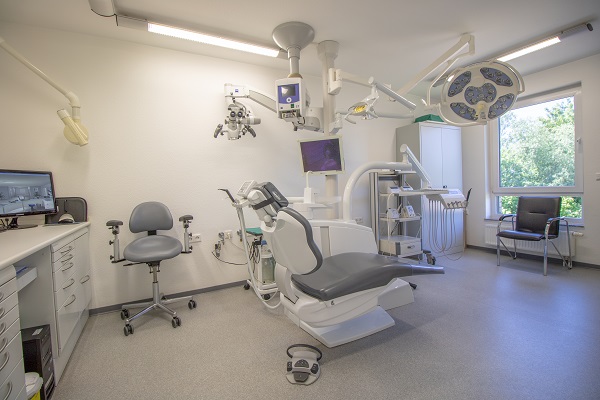 Modernes Behandlungszimmer der Fachpraxis am Nordmarkt